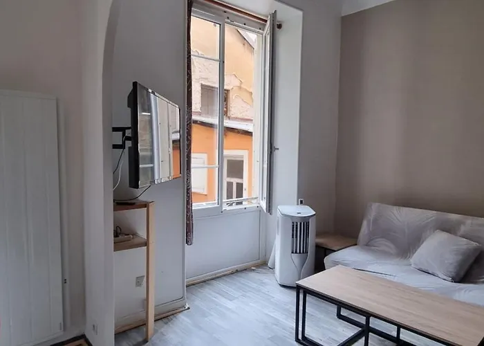 Charming 40 M Center Apartment *